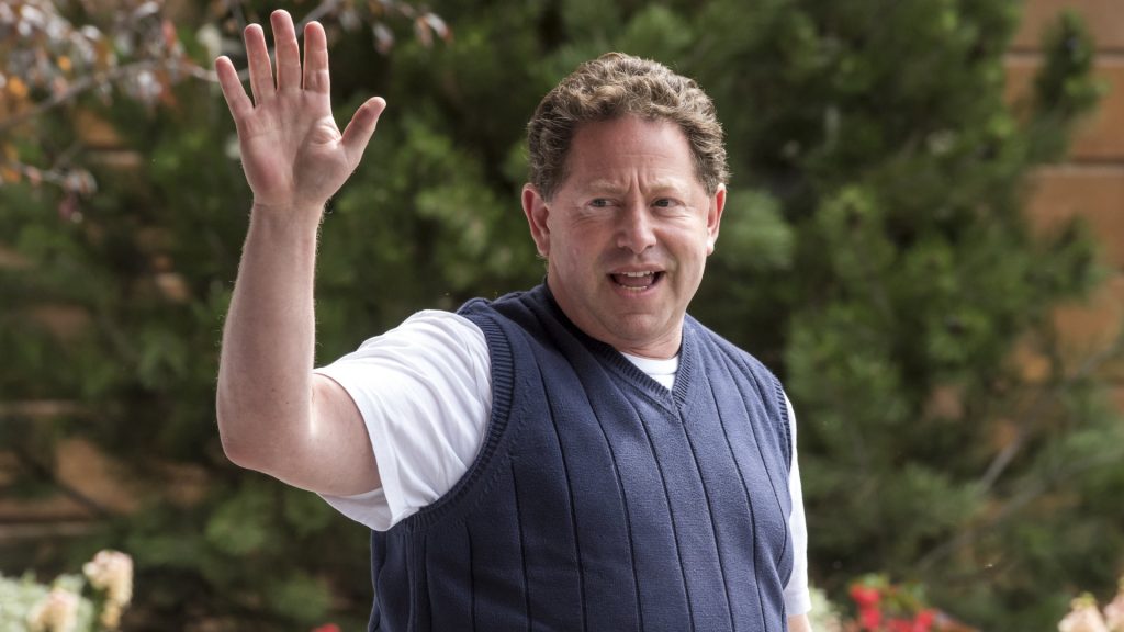 Microsoft e Activision Blizzard concretizam fusão, marcando o fim de uma era, com a saída de Bobby Kotick em dezembro.